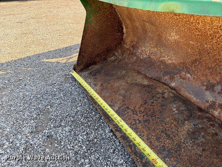 image for item FB5169 1998 John Deere 870 MFWD tractor