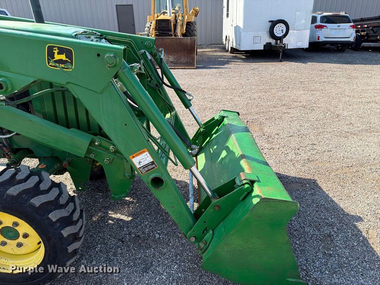 image for item FB5169 1998 John Deere 870 MFWD tractor