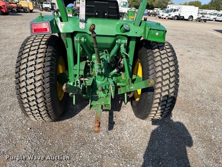 image for item FB5169 1998 John Deere 870 MFWD tractor