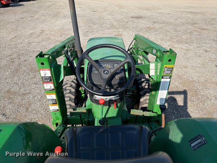image for item FB5169 1998 John Deere 870 MFWD tractor