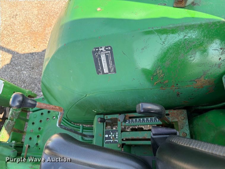 image for item FB5169 1998 John Deere 870 MFWD tractor