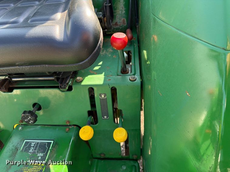 image for item FB5169 1998 John Deere 870 MFWD tractor