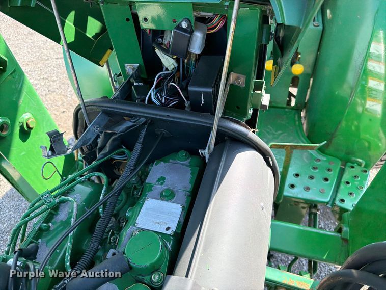image for item FB5169 1998 John Deere 870 MFWD tractor
