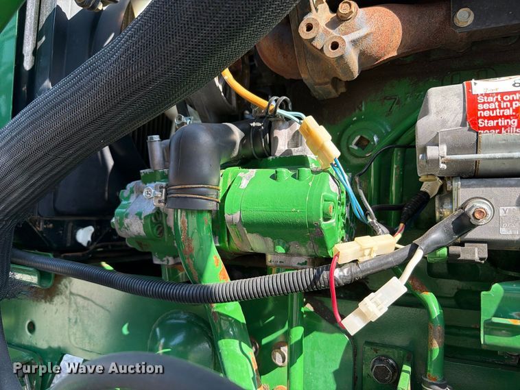 image for item FB5169 1998 John Deere 870 MFWD tractor
