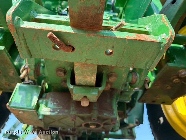 image for item FB5169 1998 John Deere 870 MFWD tractor