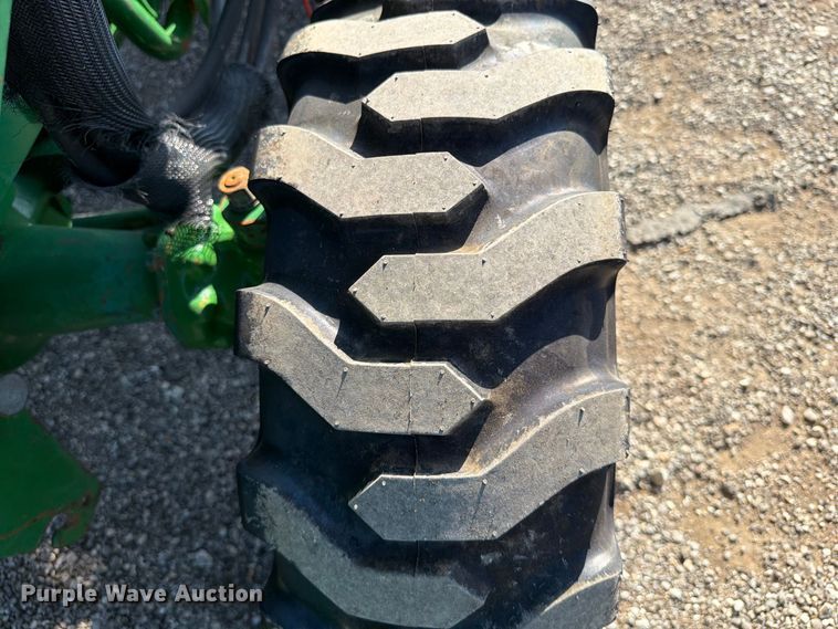 image for item FB5169 1998 John Deere 870 MFWD tractor