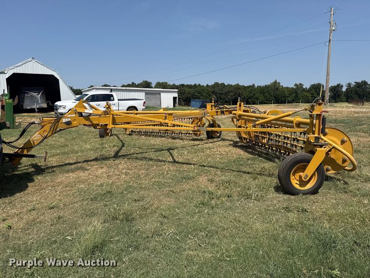 image for item FC4179 2018 Vermeer R2300 hay rake