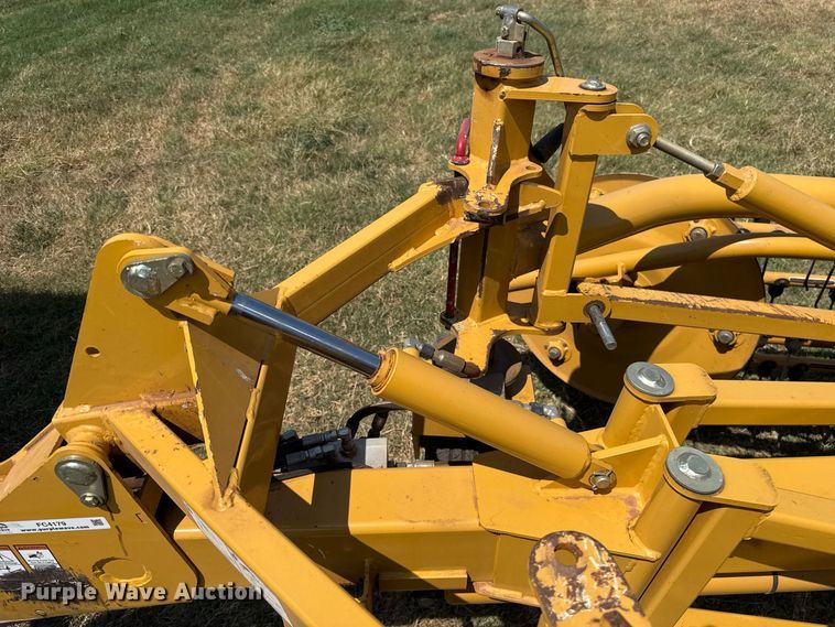 image for item FC4179 2018 Vermeer R2300 hay rake