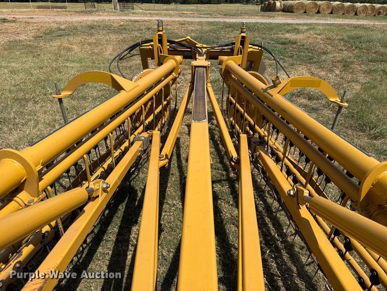 image for item FC4179 2018 Vermeer R2300 hay rake