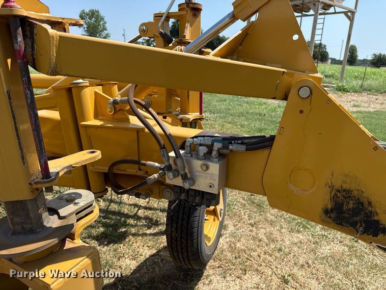 image for item FC4179 2018 Vermeer R2300 hay rake