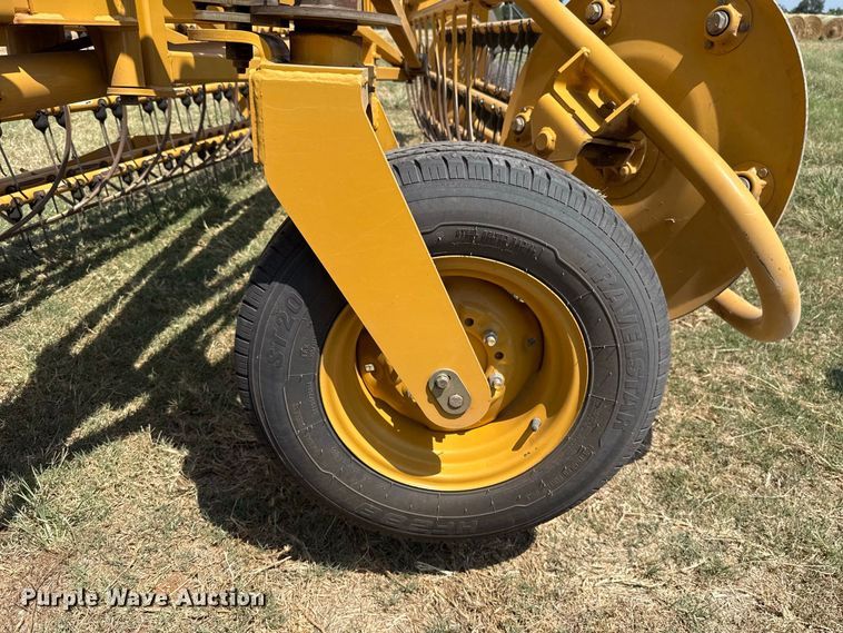 image for item FC4179 2018 Vermeer R2300 hay rake
