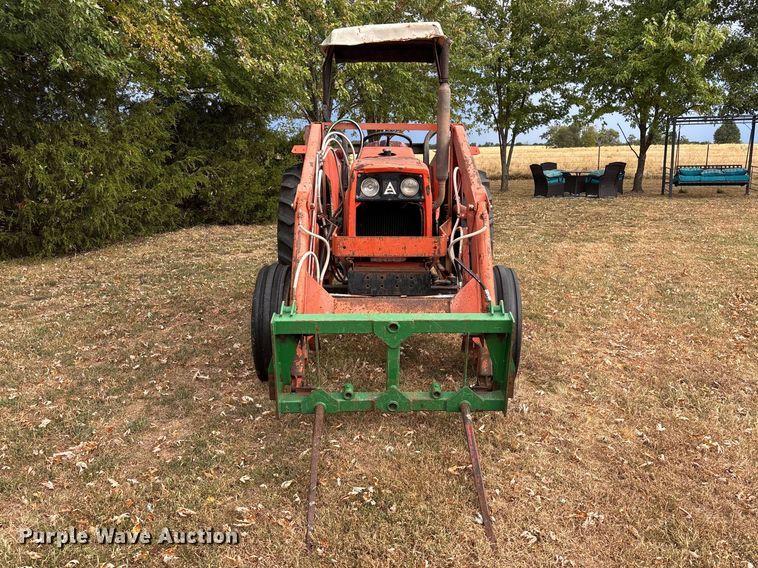 image for item FG0665 1982 Allis-Chalmers 6140 tractor