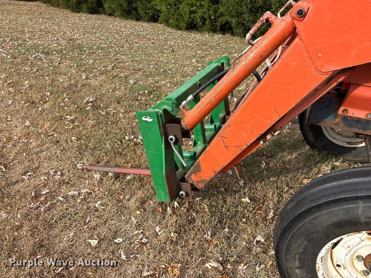 image for item FG0665 1982 Allis-Chalmers 6140 tractor