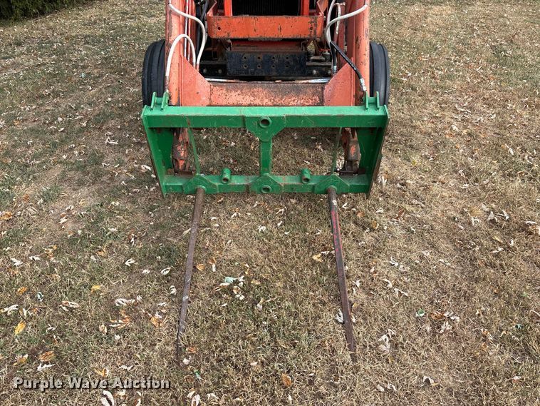 image for item FG0665 1982 Allis-Chalmers 6140 tractor