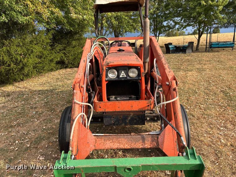 image for item FG0665 1982 Allis-Chalmers 6140 tractor