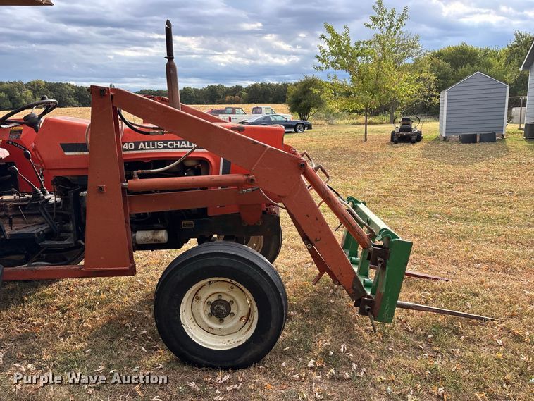 image for item FG0665 1982 Allis-Chalmers 6140 tractor