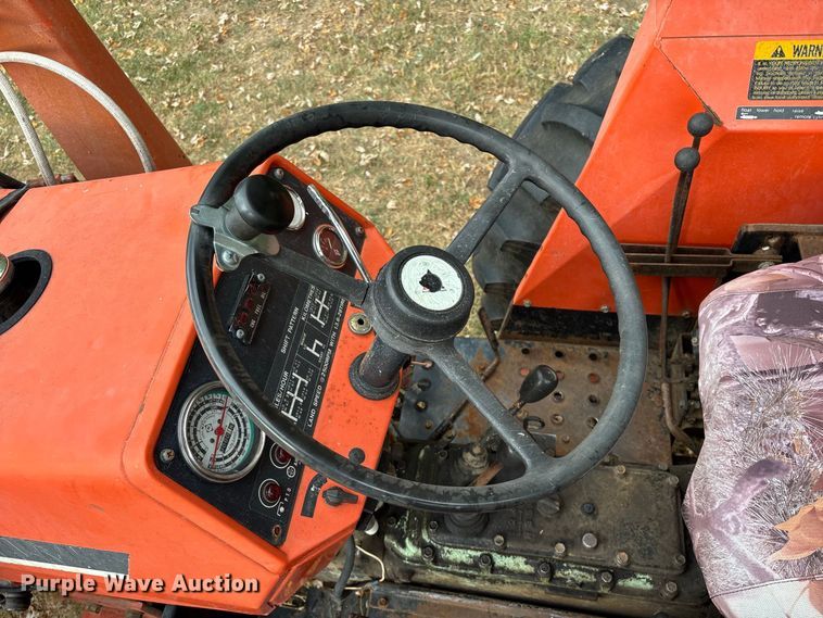 image for item FG0665 1982 Allis-Chalmers 6140 tractor