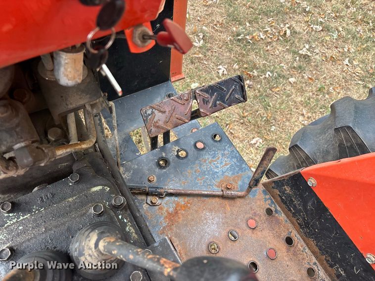 image for item FG0665 1982 Allis-Chalmers 6140 tractor