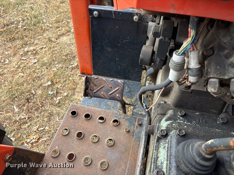 image for item FG0665 1982 Allis-Chalmers 6140 tractor