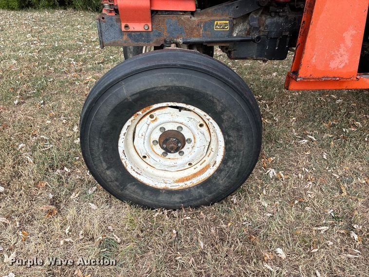 image for item FG0665 1982 Allis-Chalmers 6140 tractor