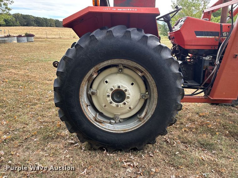 image for item FG0665 1982 Allis-Chalmers 6140 tractor