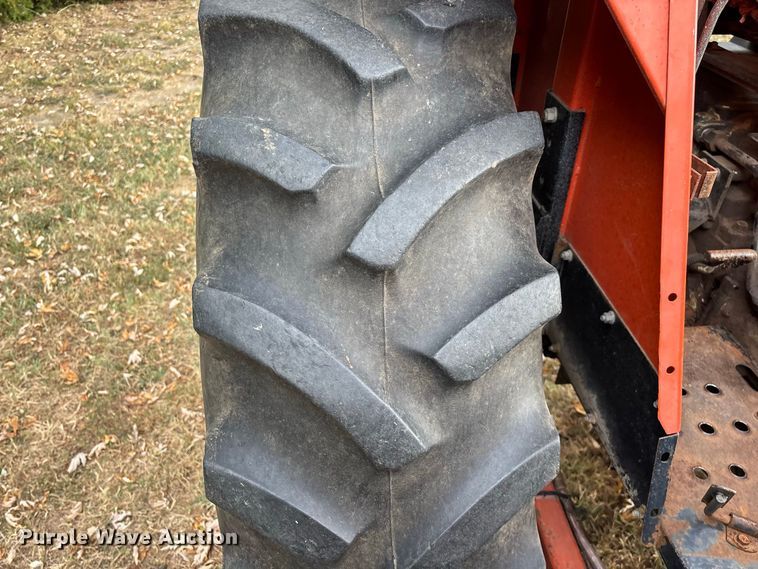 image for item FG0665 1982 Allis-Chalmers 6140 tractor