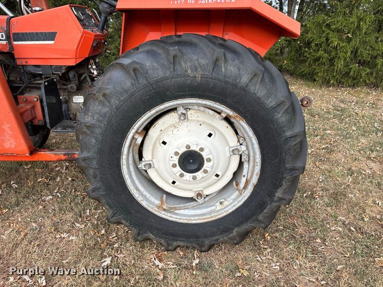 image for item FG0665 1982 Allis-Chalmers 6140 tractor