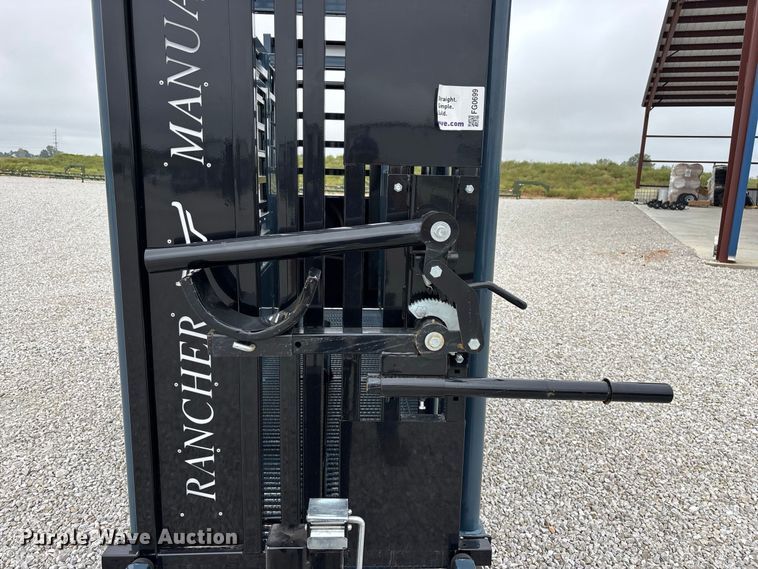image for item FG0699 RBW Agricultural Rancher Manual squeeze chute