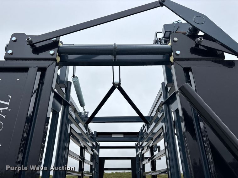 image for item FG0699 RBW Agricultural Rancher Manual squeeze chute