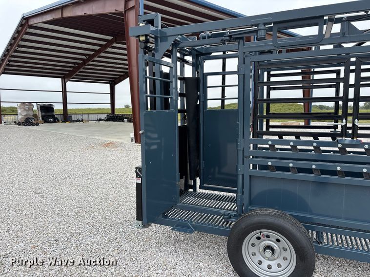 image for item FG0699 RBW Agricultural Rancher Manual squeeze chute