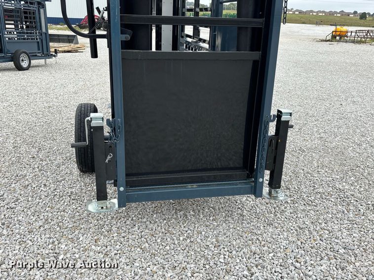image for item FG0699 RBW Agricultural Rancher Manual squeeze chute
