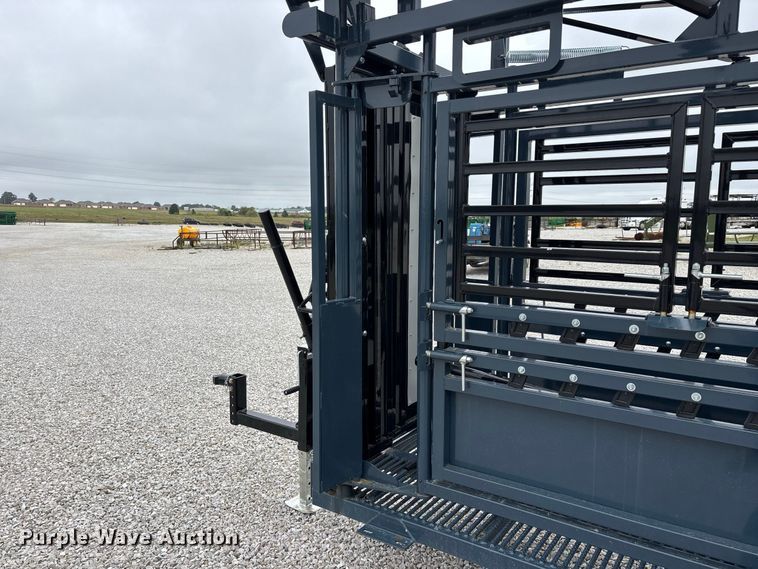 image for item FG0699 RBW Agricultural Rancher Manual squeeze chute