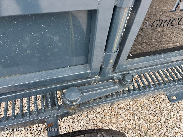 image for item FG0699 RBW Agricultural Rancher Manual squeeze chute