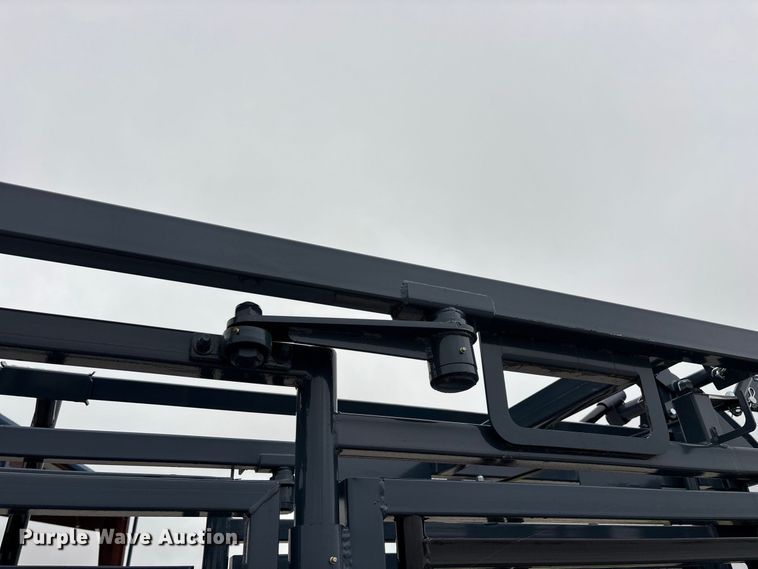 image for item FG0699 RBW Agricultural Rancher Manual squeeze chute