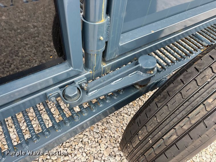 image for item FG0699 RBW Agricultural Rancher Manual squeeze chute