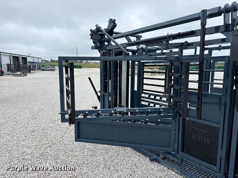 image for item FG0699 RBW Agricultural Rancher Manual squeeze chute