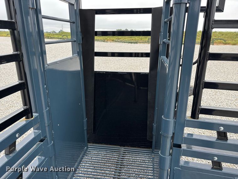 image for item FG0699 RBW Agricultural Rancher Manual squeeze chute