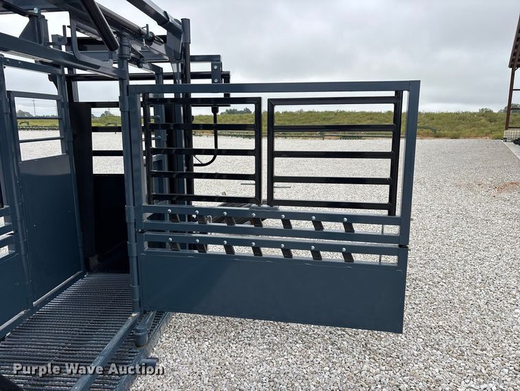 image for item FG0699 RBW Agricultural Rancher Manual squeeze chute