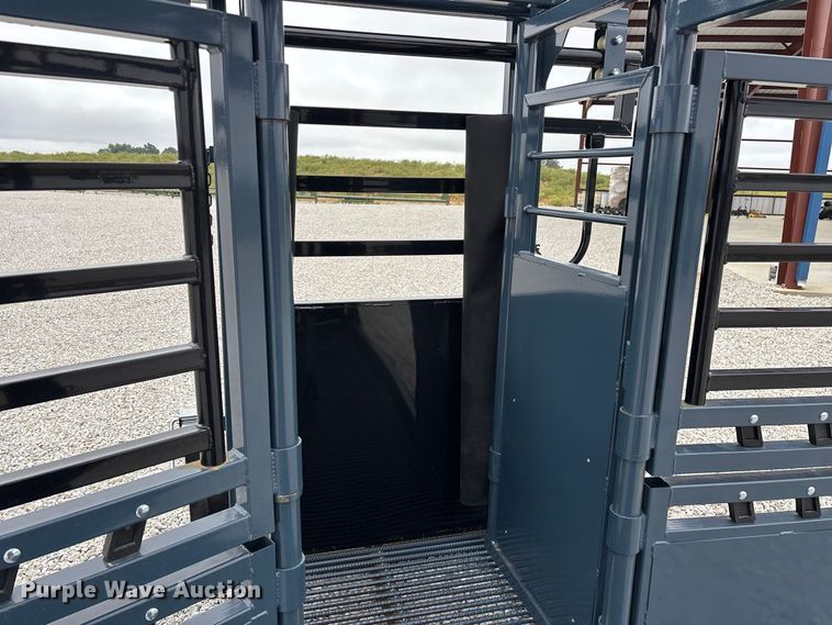 image for item FG0699 RBW Agricultural Rancher Manual squeeze chute