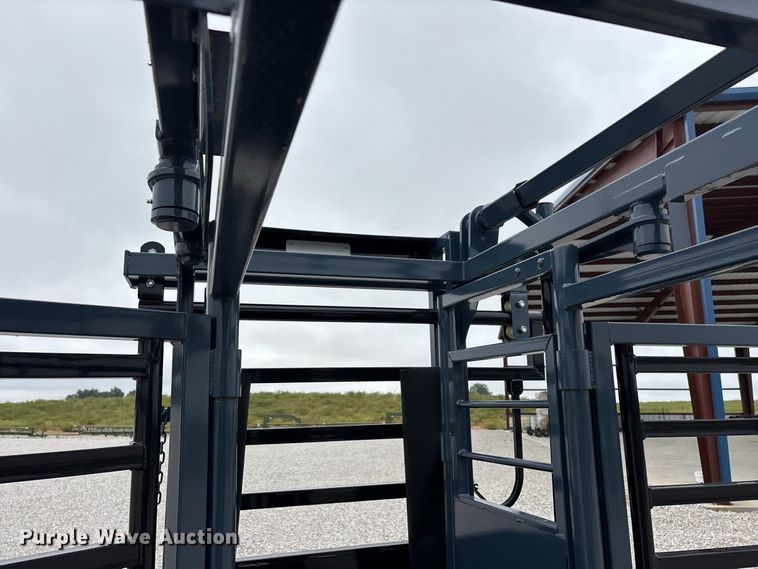 image for item FG0699 RBW Agricultural Rancher Manual squeeze chute
