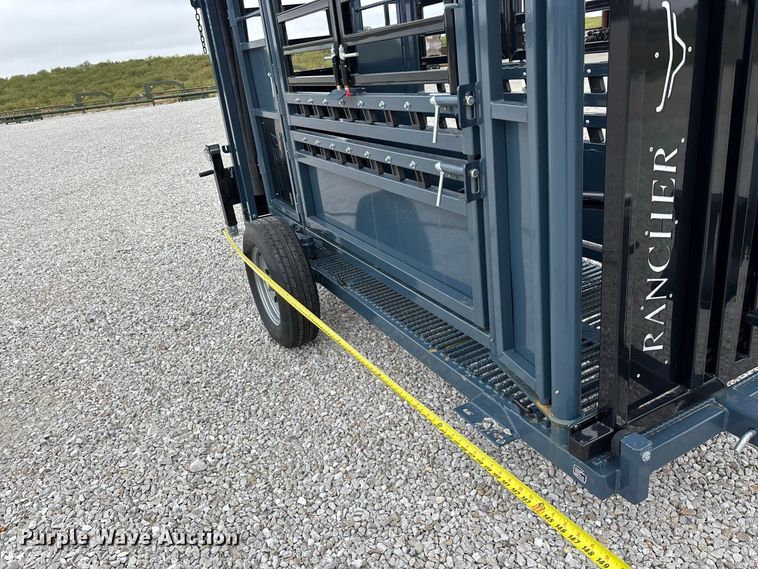 image for item FG0699 RBW Agricultural Rancher Manual squeeze chute