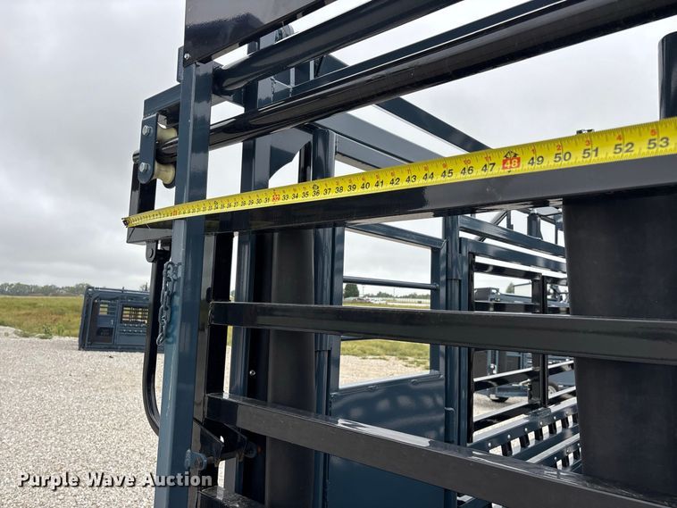 image for item FG0699 RBW Agricultural Rancher Manual squeeze chute