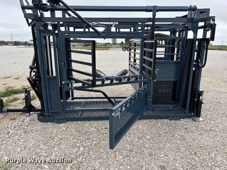 image for item FG0700 RBW Agricultural Rancher Manual squeeze chute