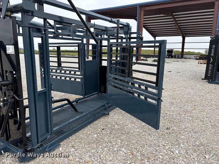 image for item FG0700 RBW Agricultural Rancher Manual squeeze chute
