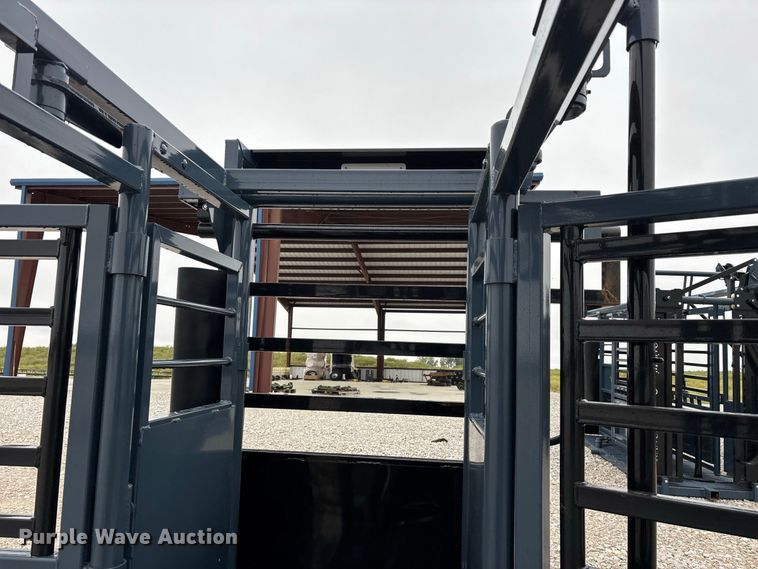image for item FG0700 RBW Agricultural Rancher Manual squeeze chute
