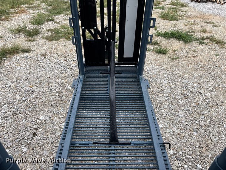 image for item FG0700 RBW Agricultural Rancher Manual squeeze chute
