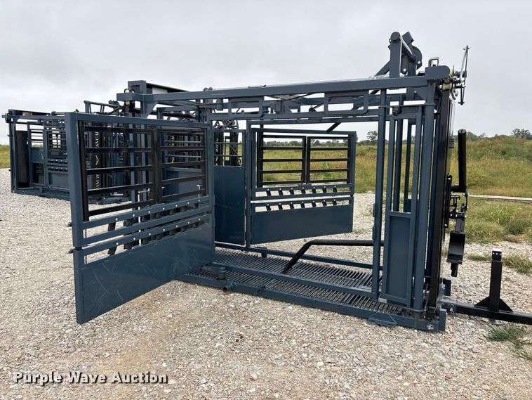 image for item FG0700 RBW Agricultural Rancher Manual squeeze chute