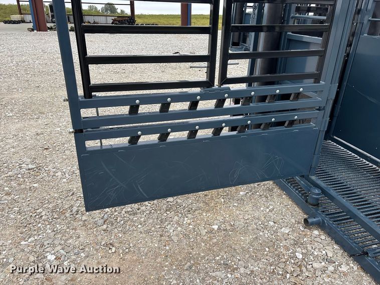 image for item FG0700 RBW Agricultural Rancher Manual squeeze chute