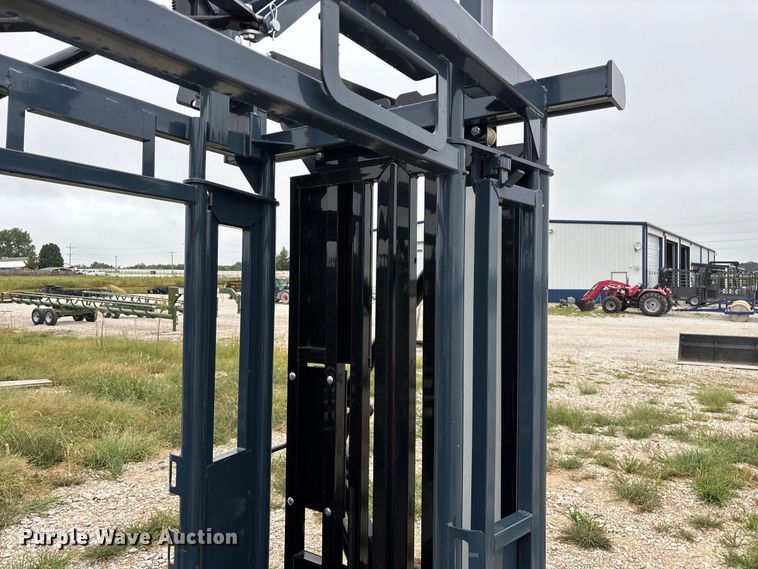 image for item FG0700 RBW Agricultural Rancher Manual squeeze chute