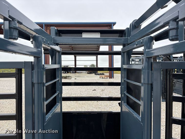 image for item FG0700 RBW Agricultural Rancher Manual squeeze chute